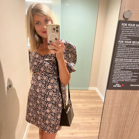 Meet your Posher, Cyndi - Picture 2 of 3